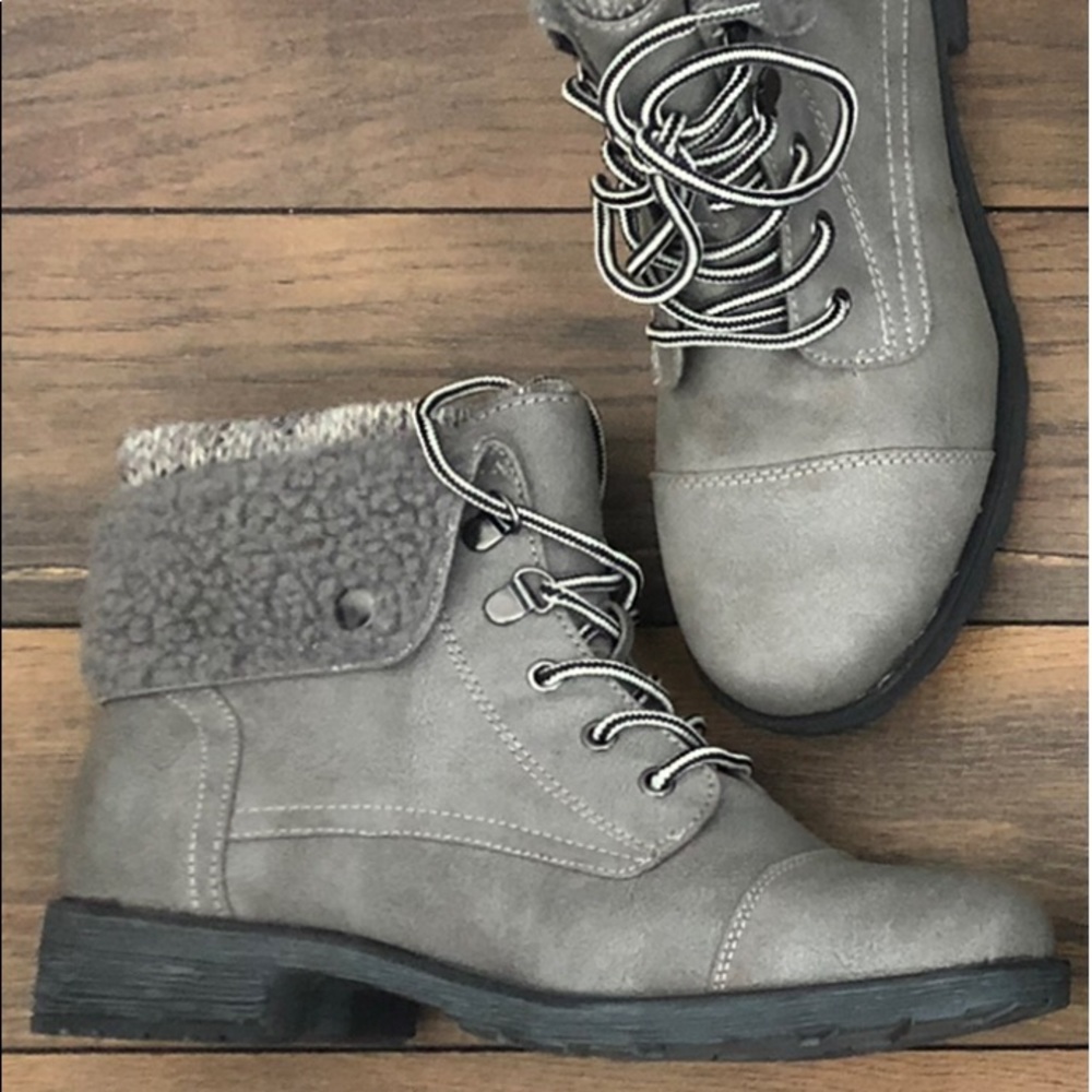 White Mountain ankle boots